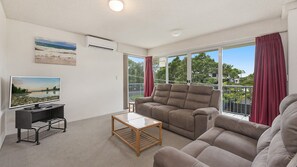 Smart TV - Windbourne unit 4 Golden Beach QLD (Golden Beach)