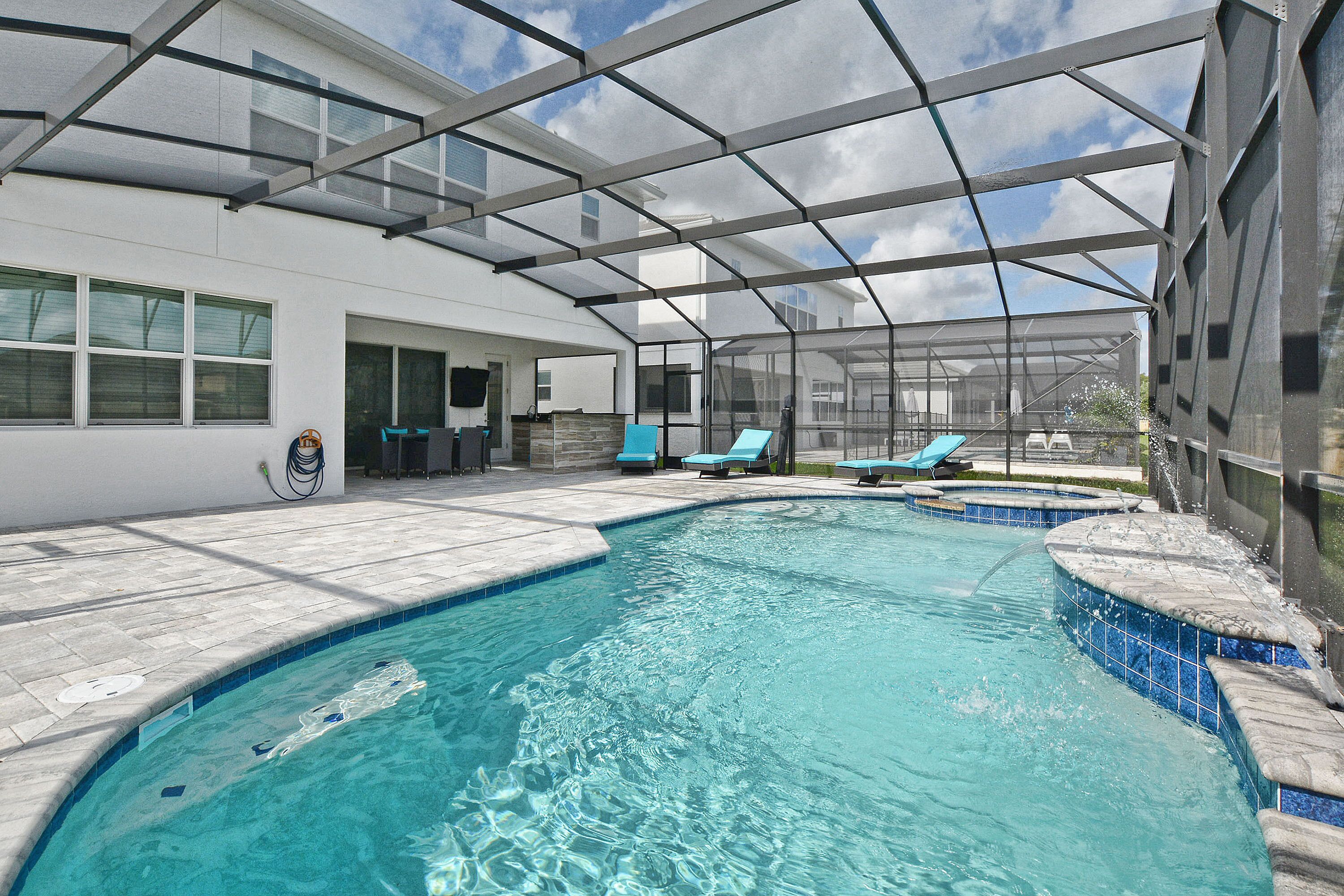 Game Room, Hot Tub, Every room w/ En Suite Bathroom. Perfect Family Getaway