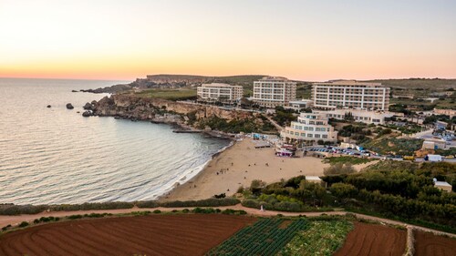 BH2 - Seafront 3 bedroom apt. - St Paul`s Bay, Back Terrace,