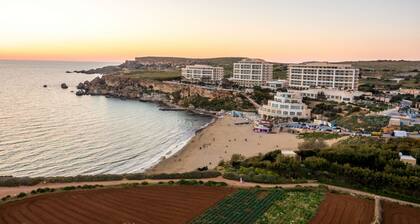BH2 - Seafront 3 bedroom apt. - St Paul`s Bay, Back Terrace,