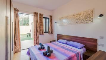 3 bedrooms, iron/ironing board, travel crib, WiFi (free)