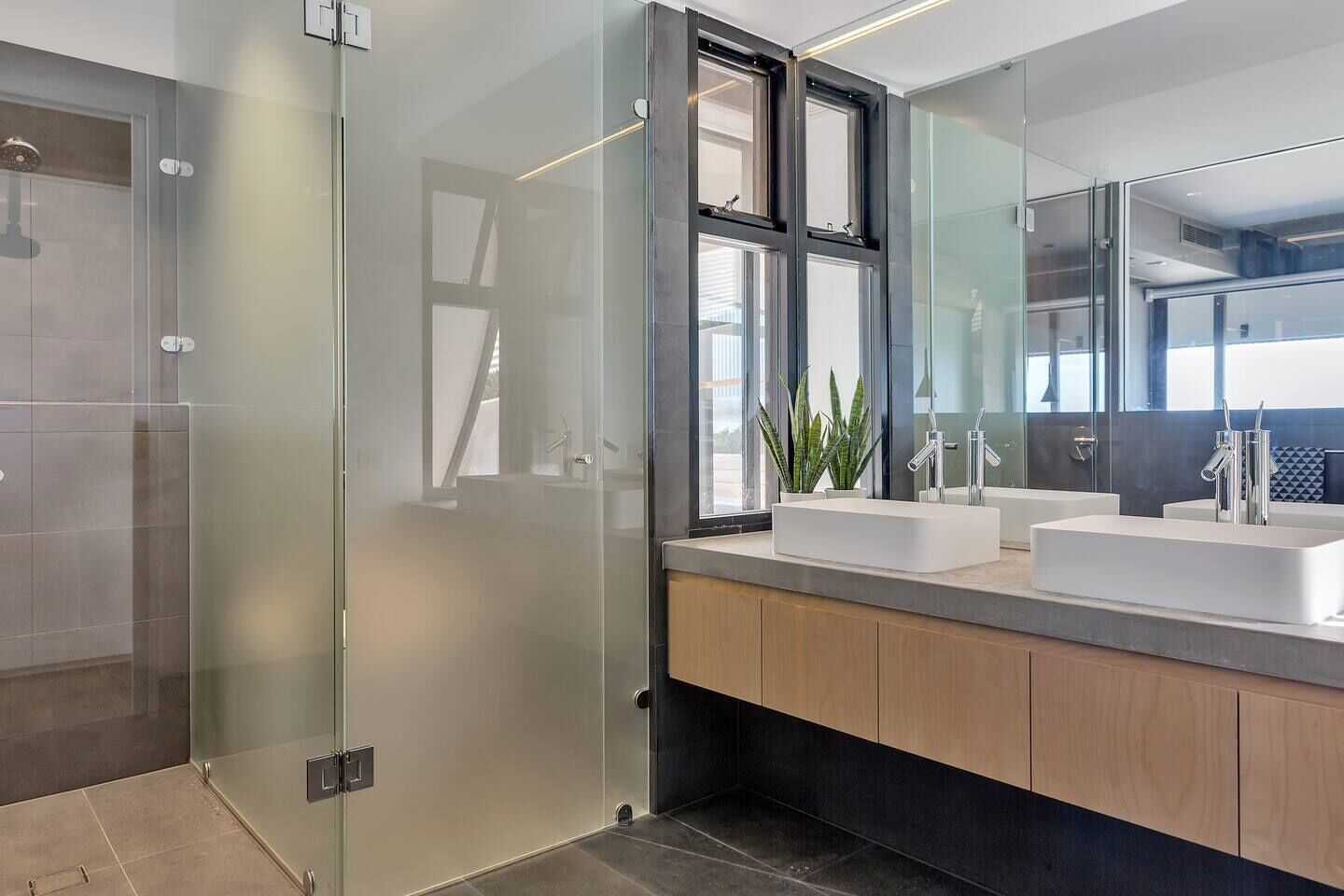 Boomer Paradise - 15 Boomer Drive - Luxury - Wi-Fi — image 26