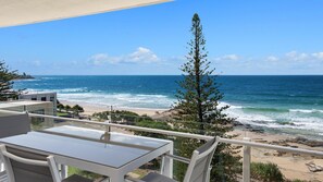 Outdoor dining - Edgecliffe Unit 10 Kings Beach QLD (CALOUNDRA)