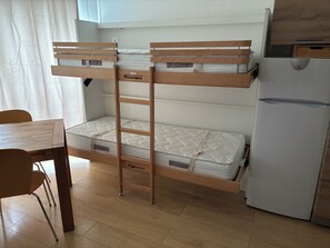 Iron/ironing board, free WiFi, bed sheets