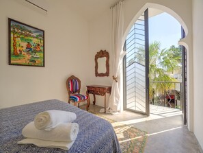 4 عدّة غرف نوم ومكواة/لوح كي وواي فاي مجانًا وملاءات أسرّة