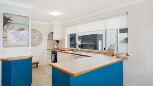 Unclassified image, 5 of 12, button - Shipton Lodge unit 3 Moffat Beach QLD (MOFFAT BEACH)