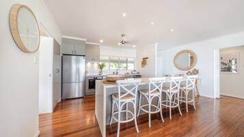 Microwave, dishwasher, coffee/tea maker