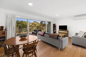 TV, DVD player - Myrtle Cottage (Aireys Inlet)