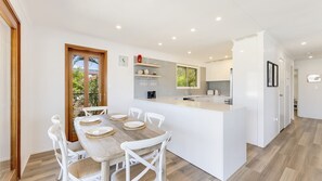 Dining - 1 Rowell Street Battery Hill QLD (BATTERY HILL)