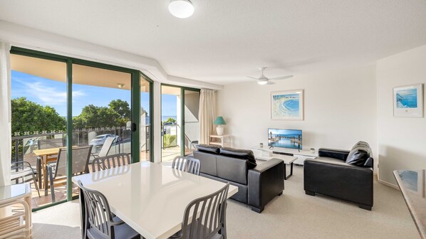 Living area - Seacrest Unit 2 Moffat Beach QLD (MOFFAT BEACH)