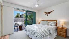 2 bedrooms, WiFi - Seacrest Unit 2 Moffat Beach QLD (MOFFAT BEACH)