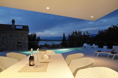 Luxury Modern Seaview Villa  With  Private Pool In Klimno *****