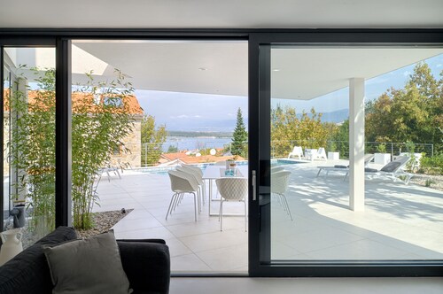 Nouvelle villa de luxe moderne avec vue sur la mer et piscine privée à Klimno *****