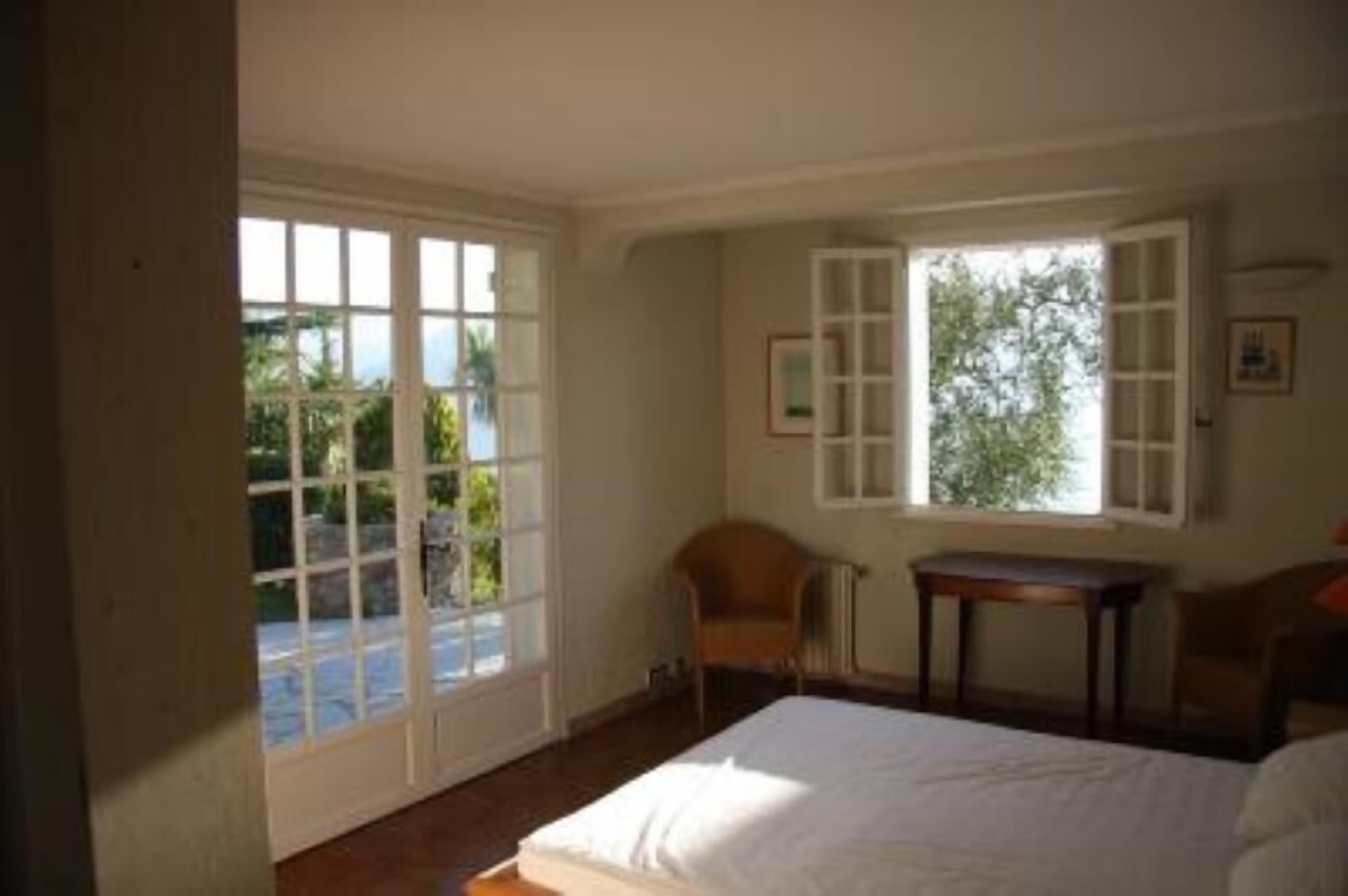 5 soverom, skrivebord, strykejern/-brett og wi-fi (inkludert)