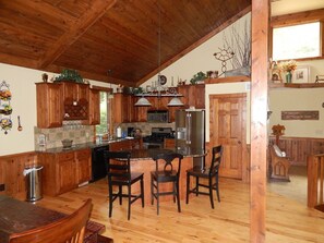 Fridge, microwave, oven, stovetop - Secluded home nestled in the trees, WIFI (Galena)