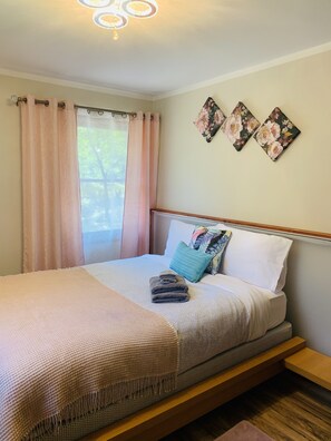 3 slaapkamers, een bureau, een strijkplank/strijkijzer, gratis wifi