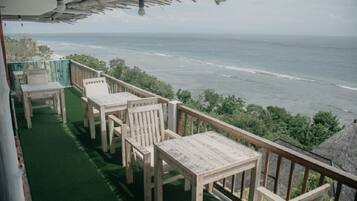 Junior Suite Room | Beach/ocean view