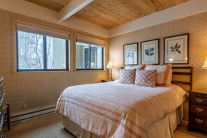 2 slaapkamers, een strijkplank/strijkijzer, gratis wifi, beddengoed