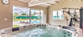 Villa San Kirin ***** Olivia, cinco estrellas con bañera de hidromasaje, sauna, billar ...