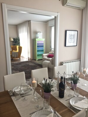Dining - Fabulous 200sqm bright, new apartment walking distance to Duomo and city centre (Firenze)