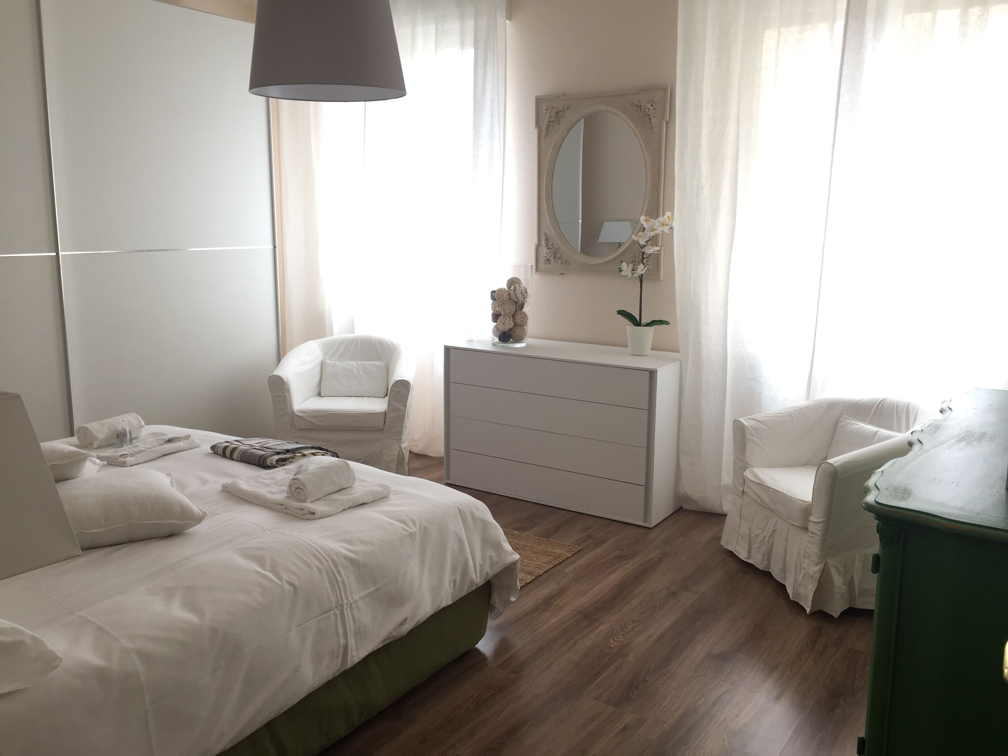 5 slaapkamers, een strijkplank/strijkijzer, gratis wifi, beddengoed