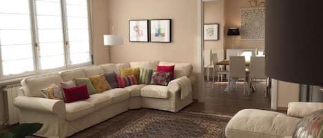 تلفزيون ذكي، مشغل دي في دي، كُتُب، ستيريو