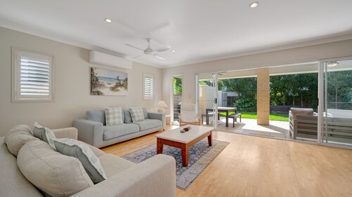 77 Roderick St Moffat Beach QLD