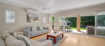 77 Roderick St Moffat Beach QLD
