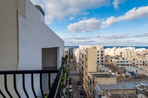 Property grounds - Bugibba - 2 bedroom apt 150m from Sea Front Fully Air Conditioned, Terraces WiFi (Bugibba,)