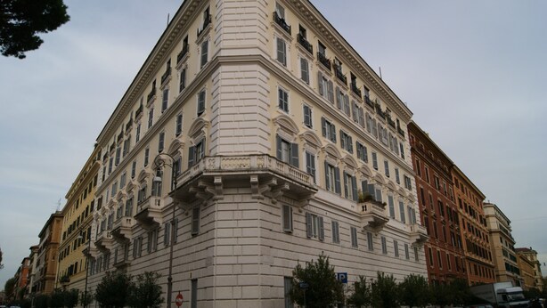A large, historic building with classical architecture, featuring multiple floors and a prominent corner entrance. - apartment In the heart of Rome wonderful view front of the Colosseum discounts (Roma)