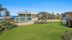 Property grounds - 5 Margaret St Kings Beach QLD (KINGS BEACH)