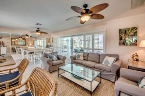 Smart TV, videogiochi, libri, biblioteca musicale