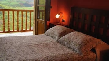 4 slaapkamers, een strijkplank/strijkijzer, gratis wifi, beddengoed