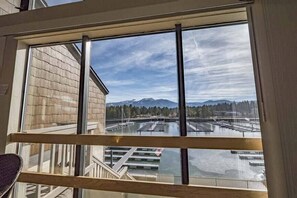 Luokittelematon kuva, 5 kautta 15, painike