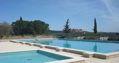 Schönes Haus auf einem Hügel im Chianti mit außergewöhnlichen Ausblicken
