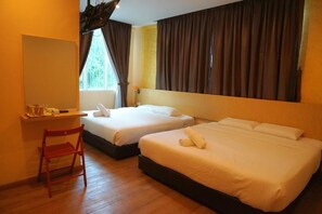 Superior Quadruple Room | Desk, iron/ironing board, rollaway beds, free WiFi