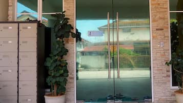 Pintu masuk hartanah