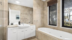 Shower, free toiletries, hair dryer