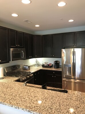 Fridge, microwave, oven, stovetop - Beautiful Rehoboth Beach Condo! 3 bed 2 bath! 2 Pools! Tennis! Gym!  (Rehoboth Beach)