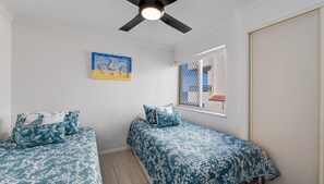 2 bedrooms, WiFi - Pandanus Shores Unit 9 Kings Beach QLD (KINGS BEACH)