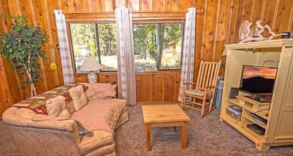 Romantic Cabin for 2- Private Hot Tub, Convenient to Heavenly, Lake and Casinos-1198C~