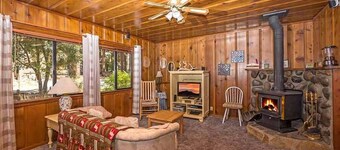 Romantic Cabin for 2- Private Hot Tub, Convenient to Heavenly, Lake and Casinos-1198C~