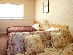 Twin Room, Non Smoking, Shared Bathroom (Annex)