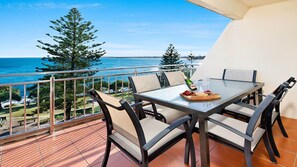 Outdoor dining - Wickham Point Unit 6 Kings Beach QLD (KINGS BEACH)