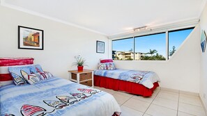 2 bedrooms, WiFi - Wickham Point Unit 6 Kings Beach QLD (KINGS BEACH)