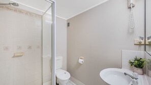 Shower - Montego Unit 3 Kings Beach QLD (KINGS BEACH)