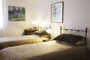 1 chambre, fer et planche à repasser, Wi-Fi, draps fournis