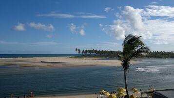 Na praia, toalhas de praia