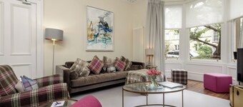 Elegant Edinburgh townhouse - perfect for corporate stays, graduations, and special celebrations.