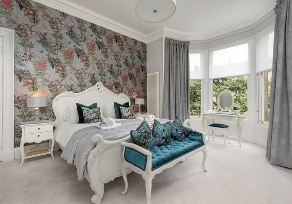 4 bedrooms, iron/ironing board, travel cot, free WiFi